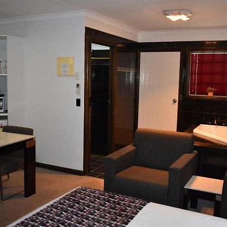 Roundhouse Motel Peterborough Kültér fotó
